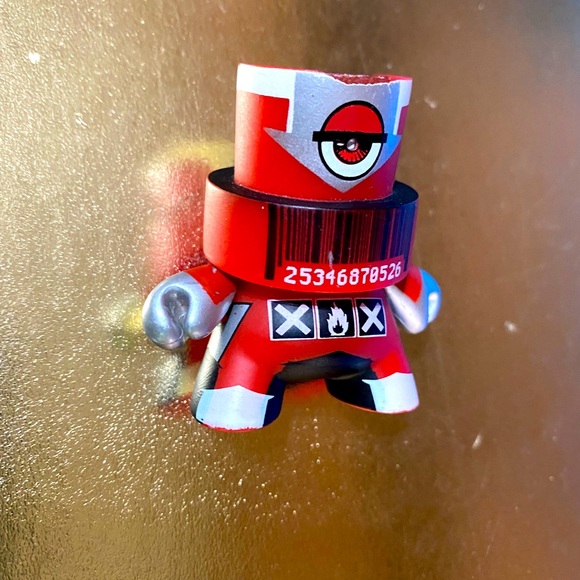 KIDROBOT FATCAP SERIES 1 ARTIST ZETA 2006 RED CHARACTER 2” - Picture 4 of 12